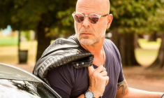 À 67 ans, Bruce Willis a décidé de mettre un terme à sa carrière pour raisons de santé. crédit photo : Capture d’écran Instagram @dobledebruce