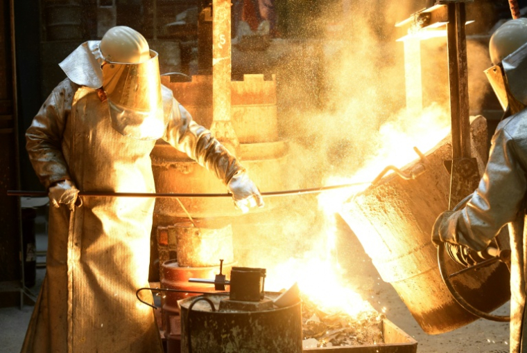 Des travailleurs dans la fonderie Marly près de Valenciennes, dans le Nord, le 23 janvier 2020 ( AFP / FRANCOIS LO PRESTI )