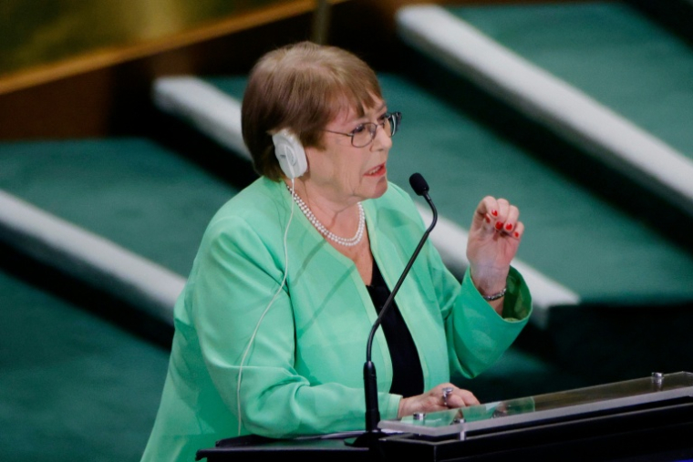 L'ancienne présidente du Chili et candidate au poste de secrétaire générale des Nations unies, Michelle Bachelet, prend la parole lors d'un débat durant une séance plénière de l'Assemblée générale de l'ONU à New York, le 23 juillet 2026 ( AFP / Leonardo MUNOZ )