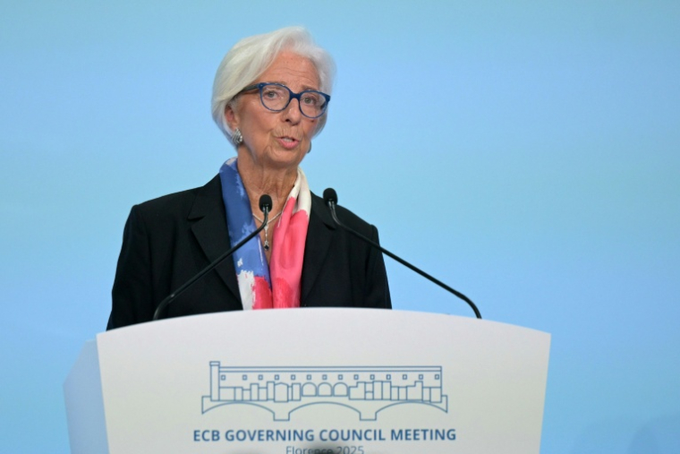 La présidente de la BCE Christine Lagarde, lors d'une conférence de presse à l'issue d'une réunion du conseil des gouverneurs de l'institution délocalisée à Florence, le 30 octobre 2025 ( AFP / Tiziana FABI )