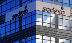 Le logo de Sodexo au siège social de l'entreprise, à Issy-les-Moulineaux, près de Paris