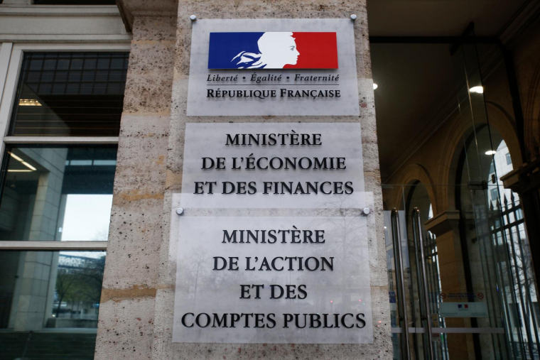 Vos revenus tirés de la location d’un bien immobilier doivent être déclarés chaque année. Ces revenus fonciers sont soumis à l’Impôt sur le Revenu (IR) dans le cadre du micro-foncier ou du régime réel. ( crédit photo : Alexandros Michailidis/Shutterstock / Alexandros Michailidis )