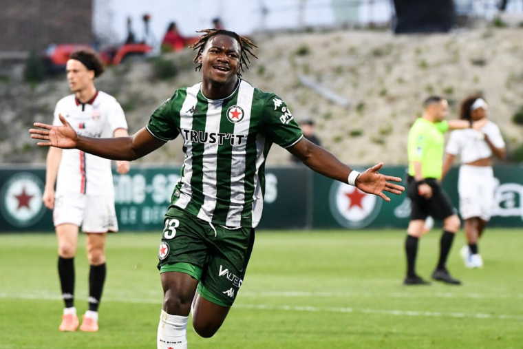 Le Red Star continue sa marche en avant, Annecy cartonne Pau, Bastia au bord de la relégation