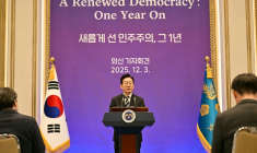 Le président sud-coréen Lee Jae Myung tient une conférence de presse dans le palais présidentiel à Séoul, le 3 décembre 2025 ( AFP / ANTHONY WALLACE )