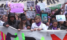 Triple féminicide en Argentine: des milliers de manifestants à Buenos Aires réclament justice
