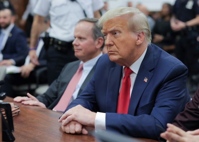 L'ex-président américain Donald Trump lors d'une audience à son procès civil pour fraudes, à New York, le 17 octobre 2023 ( POOL / ANDREW KELLY )