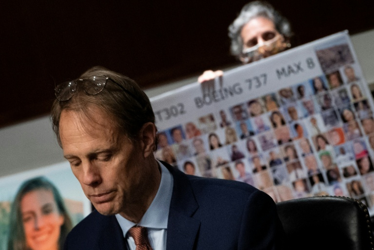 Michael Stumo, père de Samya Stumo, décédée dans le crash du Boeing 737 Max 8 du vol ET302 d'Ethiopian Airlines, et son épouse Nadia Milleron, lors d'une audition de la commission du commerce, des sciences et des transports du Sénat, au Capitole, le 17 juin 2020 à Washington ( POOL / Brendan Smialowski )