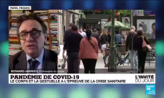 Covid-19 : "Être privé de contact tactile remet en cause notre identité"