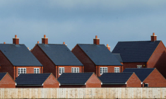 GRANDE-BRETAGNE: DEUX BANQUES MOYENNES HÂTENT LEUR FUSION FACE AU BREXIT