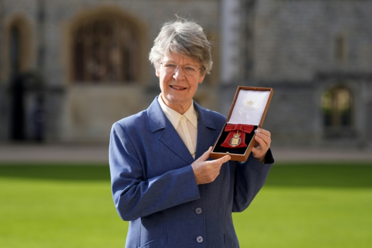 L'astrophysicienne britannique Jocelyn Bell Burnell nommée membre de l’ordre du Mérite de Saint-Michel et Saint-Georges (CMG), au château de Windsor, le 17 février 2026 ( POOL / Andrew Matthews )