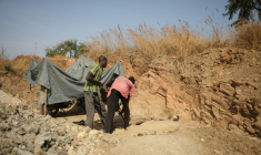 Des mineurs travaillent sur un site minier à Anka, près de Gusau (Nigeria), le 4 décembre 2019 ( AFP / Kola Sulaimon )