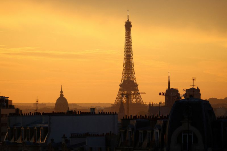 La Tour Eiffel au coucher du soleil à Paris