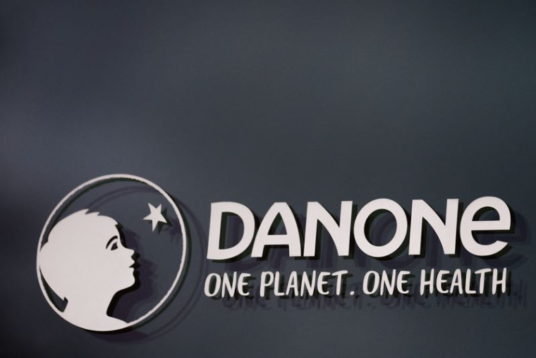 DANONE SUSPEND SES PROJETS D'INVESTISSEMENT EN RUSSIE