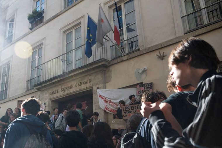 Des lycéens français manifestent en France