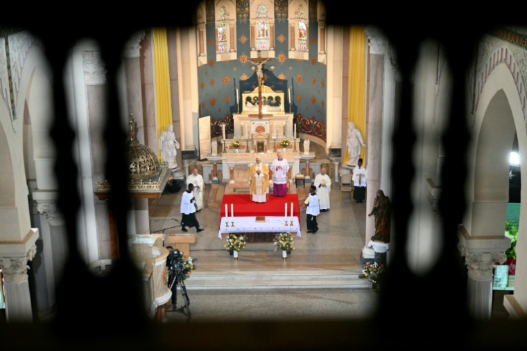 Le pape Léon XIV célèbre une messe à la basilique Saint-Augustin d'Annaba, au deuxième jour d'un voyage de 11 jours en Afrique, le 14 avril 2026 ( AFP / Alberto PIZZOLI )
