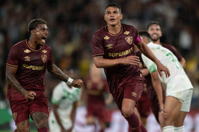 À 41 ans, Thiago Silva joue au héros à Fluminense avec un superbe but