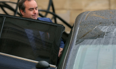 Le Premier ministre Sébastien Lecornu quitte le palais de l'Elysée le 11 mars 2026 ( AFP / Thomas SAMSON )