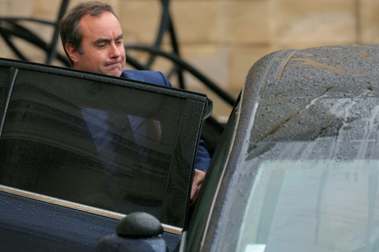 Le Premier ministre Sébastien Lecornu quitte le palais de l'Elysée le 11 mars 2026 ( AFP / Thomas SAMSON )