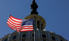 Un drapeau américain sur le Capitole à Washington