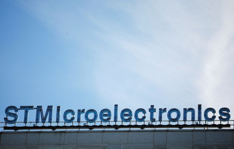 Le logo du fabricant d'électronique et de semi-conducteurs STMicroelectronics