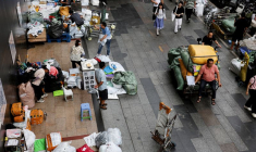 PHOTO DE FICHIER : Entreprises de logistique dans un district de vente en gros de vêtements à Guangzhou