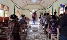 Inondations: en Indonésie, un Noël au milieu des décombres