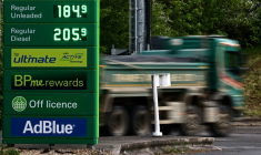 Le géant pétrolier britannique BP a annoncé un résultat en forte hausse au premier trimestre, porté par son activité de négoce pétrolier qui a profité de la volatilité des prix du pétrole dans le contexte de la guerre au Moyen-Orient ( AFP / Henry NICHOLLS )