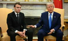 Emmanuel Macron et Donald Trump à Washington, aux États-Unis, le 24 février 2025. ( AFP / JIM WATSON )