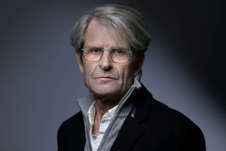 Le romancier Lionel Duroy lors du festival de littérature "Les Correspondances" à Manosque, le 25 septembre 2025 dans les Alpes-de-Haute-Provence ( AFP / JOEL SAGET )