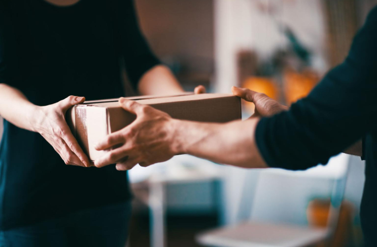 Il est possible d’obtenir un complément de revenus en devenant point relais particulier. ( crédit photo : Shutterstock )