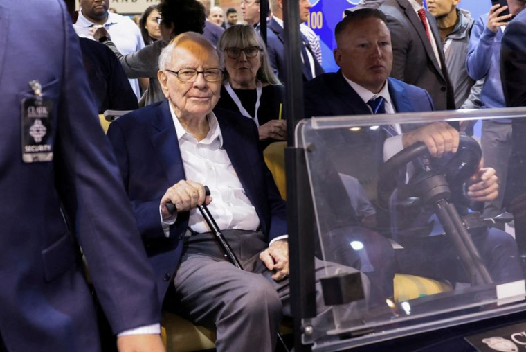 Warren Buffett, président de Berkshire Hathaway, lors d'une réunion à Omaha