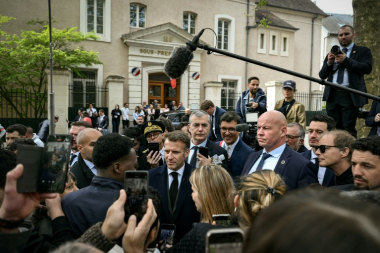 Le président Emmanuel Macron à Montluçon, le 22 avril 2026 dans l'Allier ( POOL / Jeff PACHOUD )