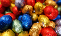 Le chocolat noir devrait être moins cher que le chocolat au lait ou blanc, riches en beurre de cacao. (Illustration) (Skoddeheimen / Pixabay)