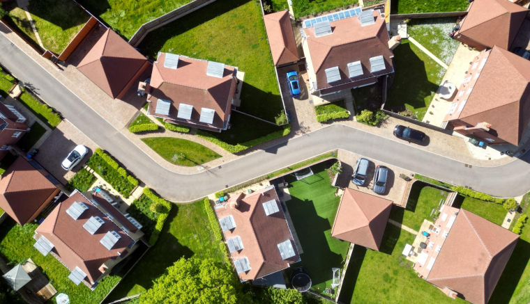 Après la crise de l’immobilier de 2023, les SCPI délaissent les approches thématiques au profit de stratégies plus diversifiées, gages de résilience. ( crédit photo : Getty Images )