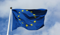 D''un point de vue politique et symbolique, l'émission d'Eurobonds pour financer les déficits publics dus à la crise serait importante, elle manifesterait la solidarité des pays de la zone euro, elle réduirait le sentiment anti-européen qui apparaîtrait aujourd'hui dans certains pays, comme en Italie. (Crédits photo : Flickr - Mpd)