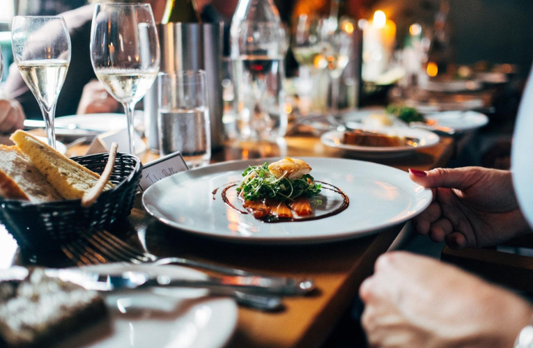 Une large majorité de Français aimeraient pouvoir utiliser leurs titres-restaurants les dimanches et jours fériés. (illustration) (Free-Photos / Pixabay)