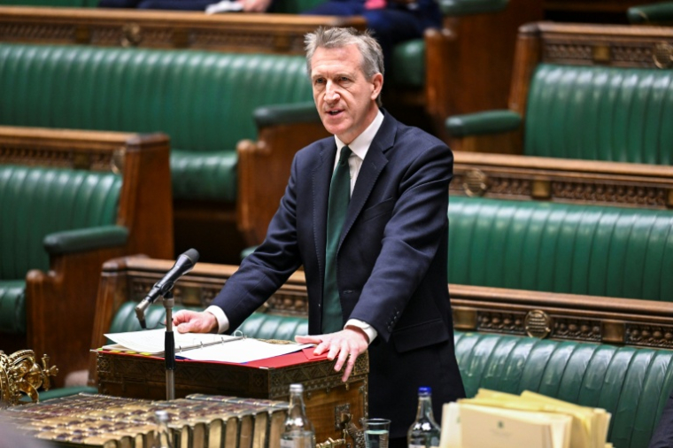 Photo diffusée par le Parlement britannique montrant Dan Jarvis, ministre en charge de la Sécurité, faisant une déclaration concernant une "alerte d'espionnage' émise par le MI5, le service de renseignement intérieur britannique, à la Chambre des communes à Londres, le 18 novembre 2025 ( House of Commons / - )