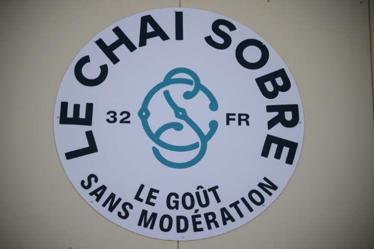 Logo du Chai sobre, spécialisé dans la désalcoolisation du vin, le 25 juin 2025 à Vic-Fezensac, dans le Gers  ( AFP / Lionel BONAVENTURE )