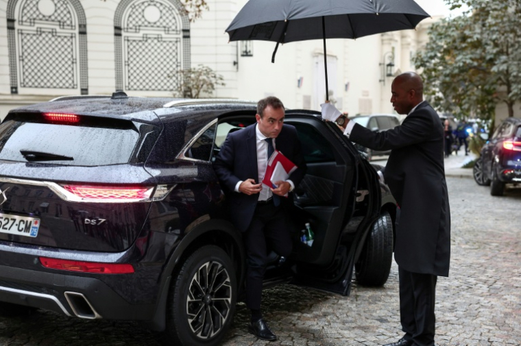 Le nouveau Premier ministre français, Sébastien Lecornu, arrive au centre interministériel de crise à l'hôtel Beauvau, à Paris, le 10 septembre 2025 ( AFP / Thibaud MORITZ )