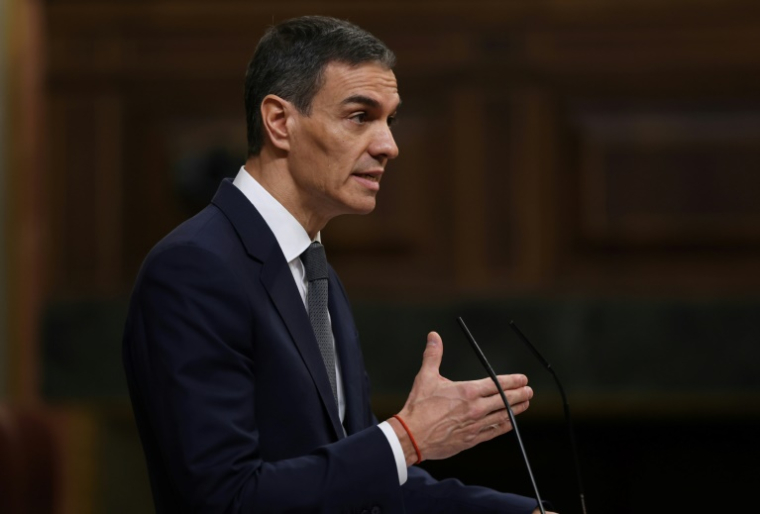 Le Premier ministre espagnol Pedro Sanchez devant le Parlement, le 11 février 2026 ( AFP / Pierre-Philippe MARCOU )