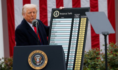 Le président des États-Unis Donald Trump s'exprime sur les tarifs douaniers dans la Roseraie de la Maison Blanche à Washington