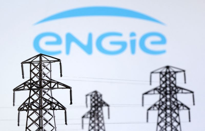 Illustration montrant des miniatures de pylônes de transmission d'énergie électrique et le logo Engie