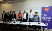 Cyril Chabanier (CFTC),  Frederic Souillot (FO), Marylise Léon (CFDT), Sophie Binet (CGT),   François Hommeril (CFE-CGC) et Laurent Escure (Unsa) avant la conférence de presse du 29 août 2025, à Paris ( AFP / STEPHANE DE SAKUTIN )