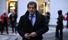 Max Guazzini, secrétaire général de la Fondation Bardot et alors président du Stade français, vient assister à une messe en mémoire de l'actrice française Brigitte Bardot à l'église Saint-Roch à Paris, le 28 janvier 2026 ( AFP / JULIEN DE ROSA )