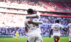 Lacazette porte Lyon face à Brest