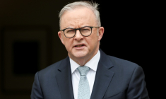 Le Premier ministre australien Anthony Albanese s'exprime lors d'une conférence de presse à Canberra, le 6 octobre 2025 ( AFP / DAVID GRAY )