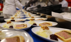 LUFTHANSA LANCE LA VENTE DE SON ACTIVITÉ DE RESTAURATION
