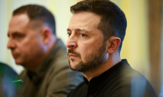 ( POOL / LEON NEAL )