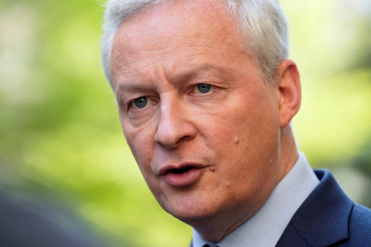 Le ministre des Finances Bruno Le Maire s'adresse aux médias à Washington