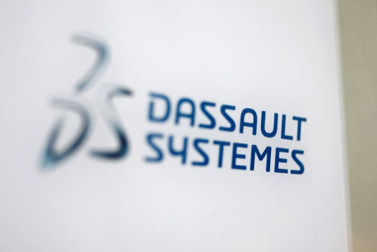 PHOTO D'ARCHIVE : Le logo de Dassault Systèmes SE est visible sur un bâtiment de l'entreprise à Paris